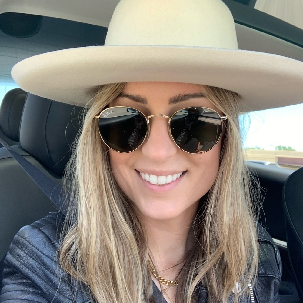 Hi fellow poshers - I’m Marianne. 👋